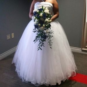 Size 14 wedding dress cleaned mold protectant cleaner,  made of honor dress